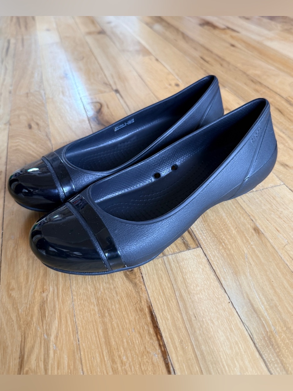 CROCS CAP TOE MIRROR BALLET FLATS BLACK SHOES SZ 7 NEW W/O TAGS
